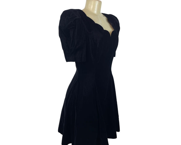 Vintage Black Velvet Scalloped Neckline Dress By Joanna Simon For Jump Size 11