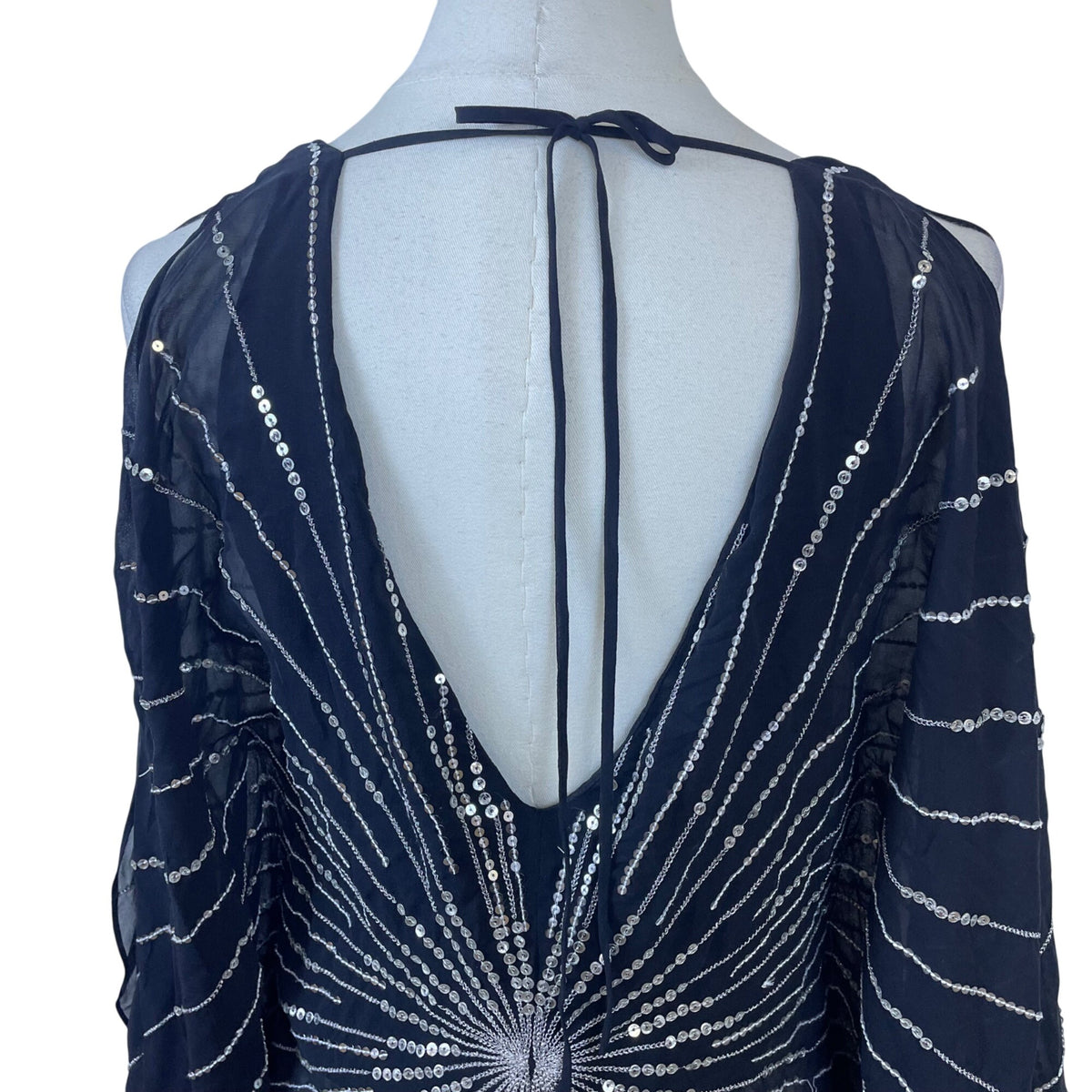 BCBGMAXAZRIA  Black Sequined Chiffon Top Blouse Small Starburst Design Sz S