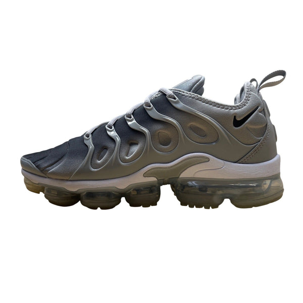 Nike Air Max Men’s Wolf Gray Black VaporMax Plus Running Sneakers Sz 10.5