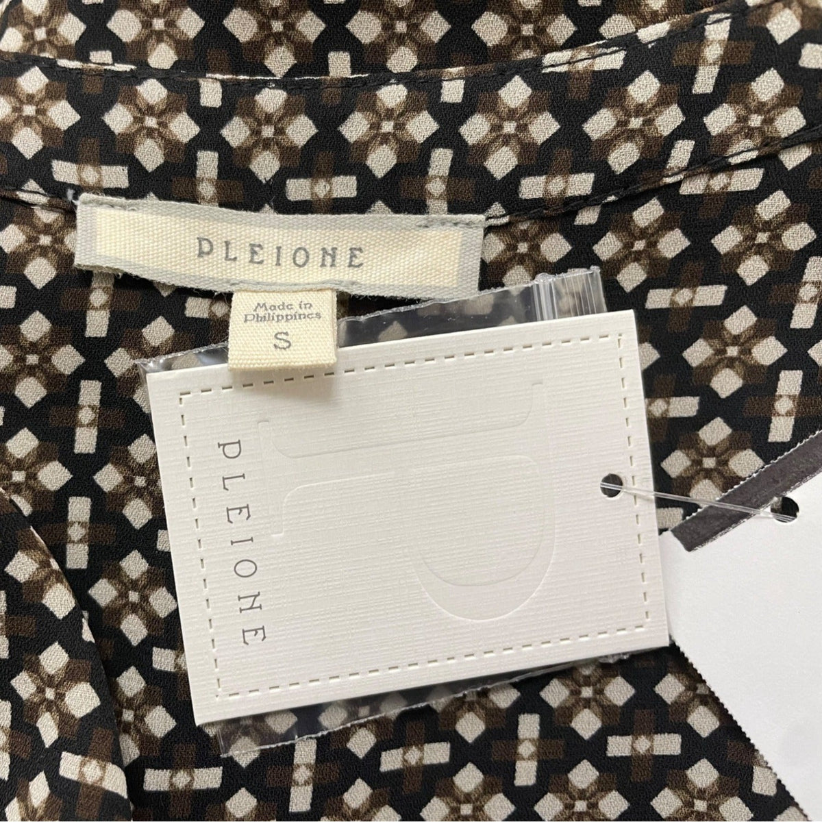 Pleione Black & White Geometric Print Blouse With Button Accents Size S- New