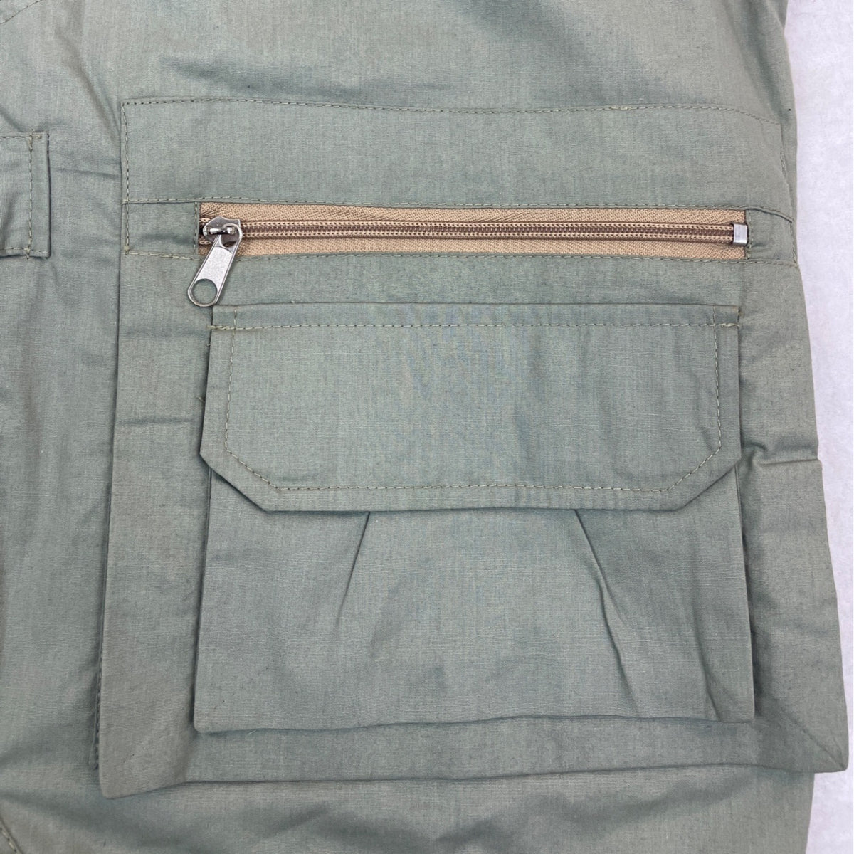 Mens Olive Green Outdoor Utility Vest With Pockets & Zipper Closure Size L
