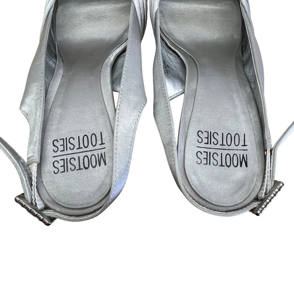 Mootsies Tootsies Women’s Silver Fabric Peep Toe Portray Slingback Heels Sz 6.5M