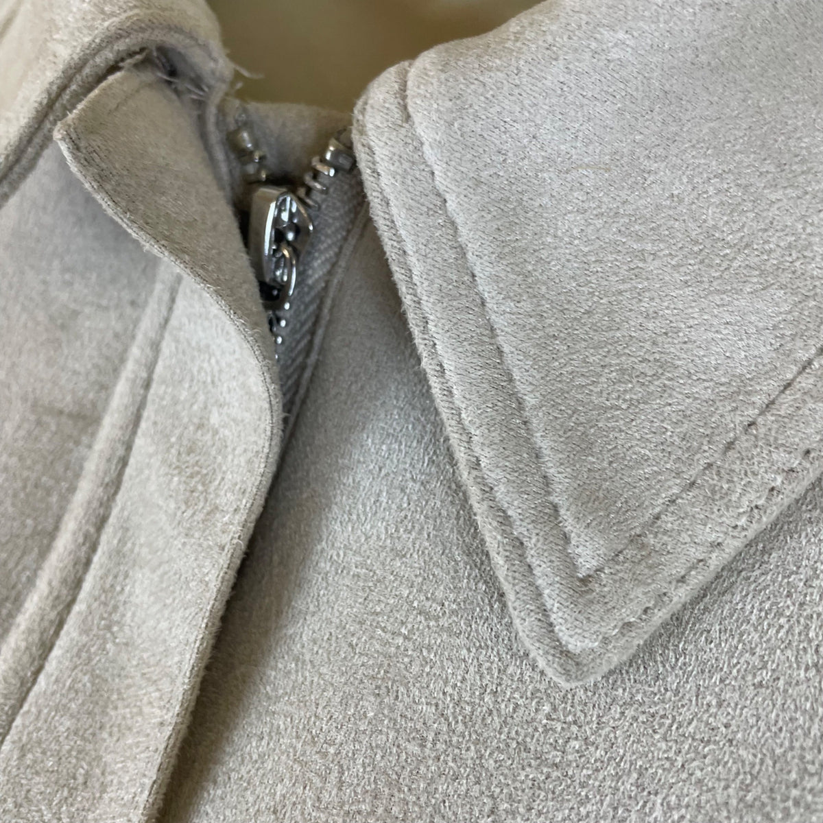 Tahari Women’s Beige Jacket With Front Pockets & Button Accents Size M