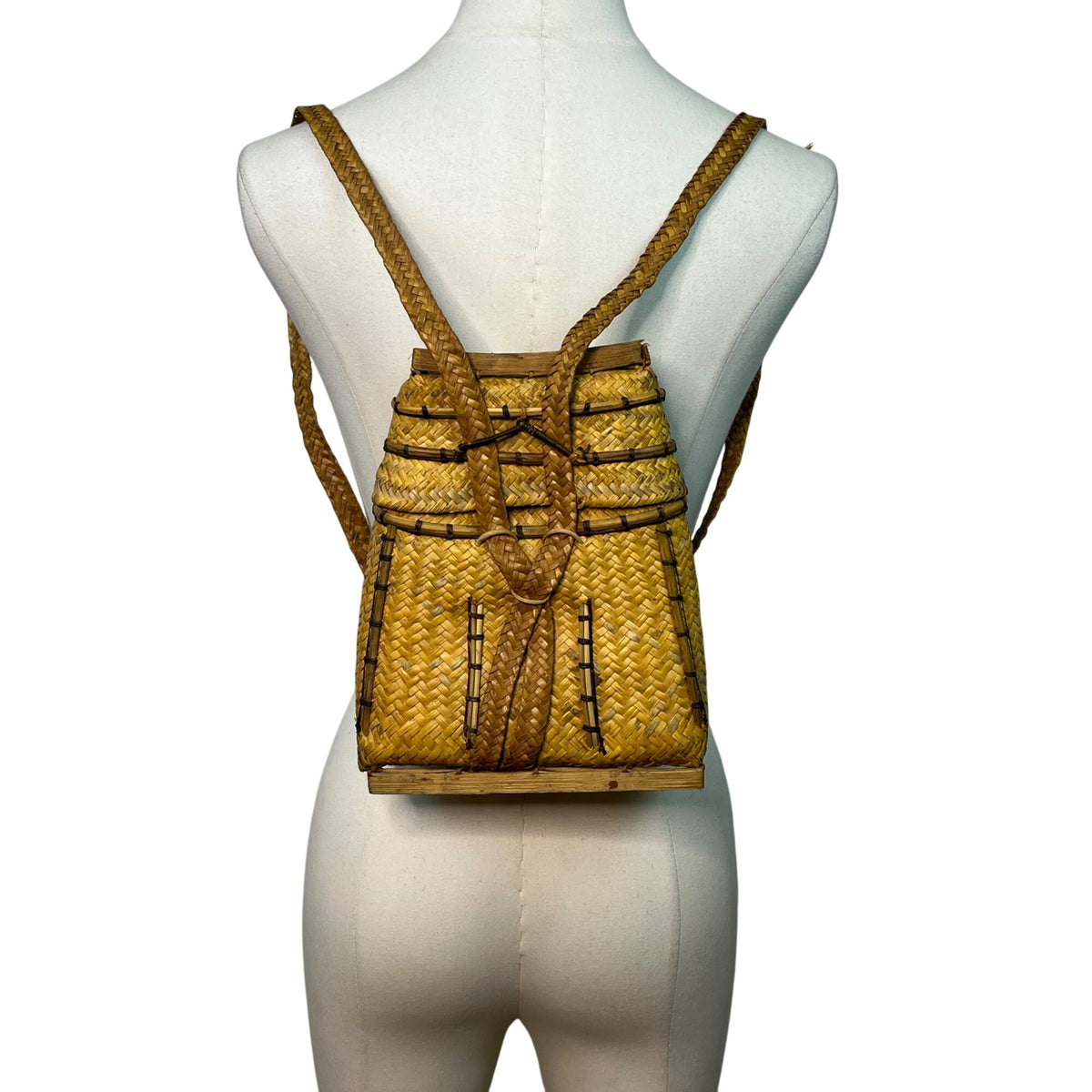 Vintage Handcrafted Philipines Natural Woven Straw Pasikin Basktet Size S