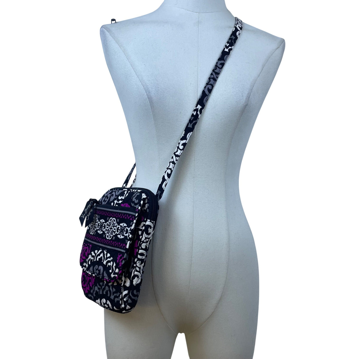 Vera Bradley Women’s Black & Pink Quilted Floral Patterned Crossbody Bag Size S