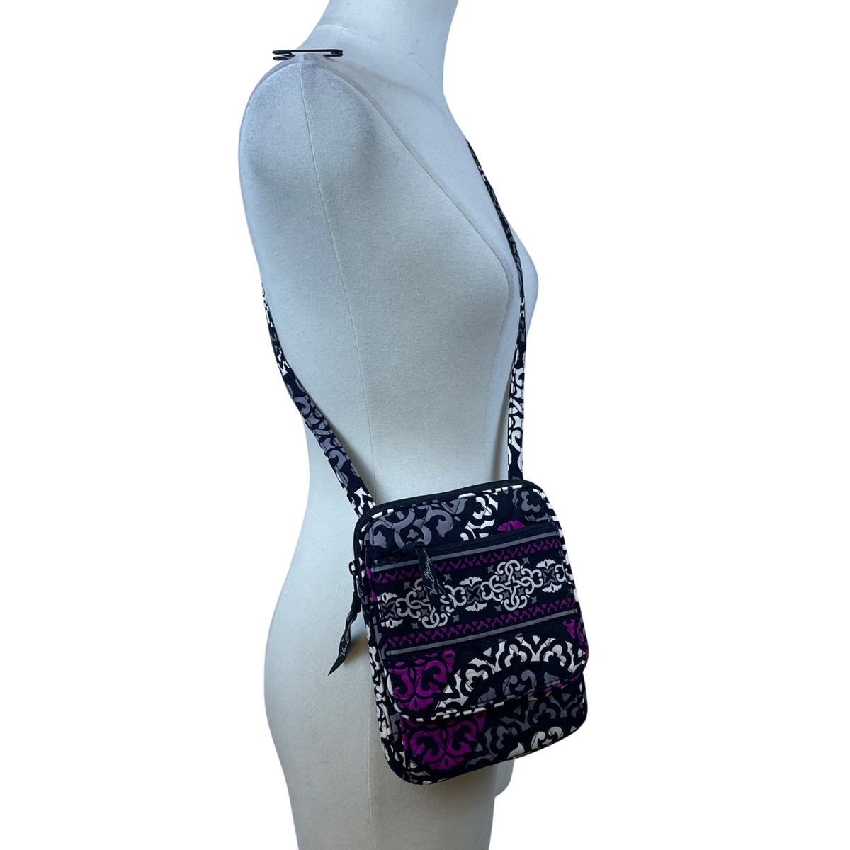 Vera Bradley Women’s Black & Pink Quilted Floral Patterned Crossbody Bag Size S