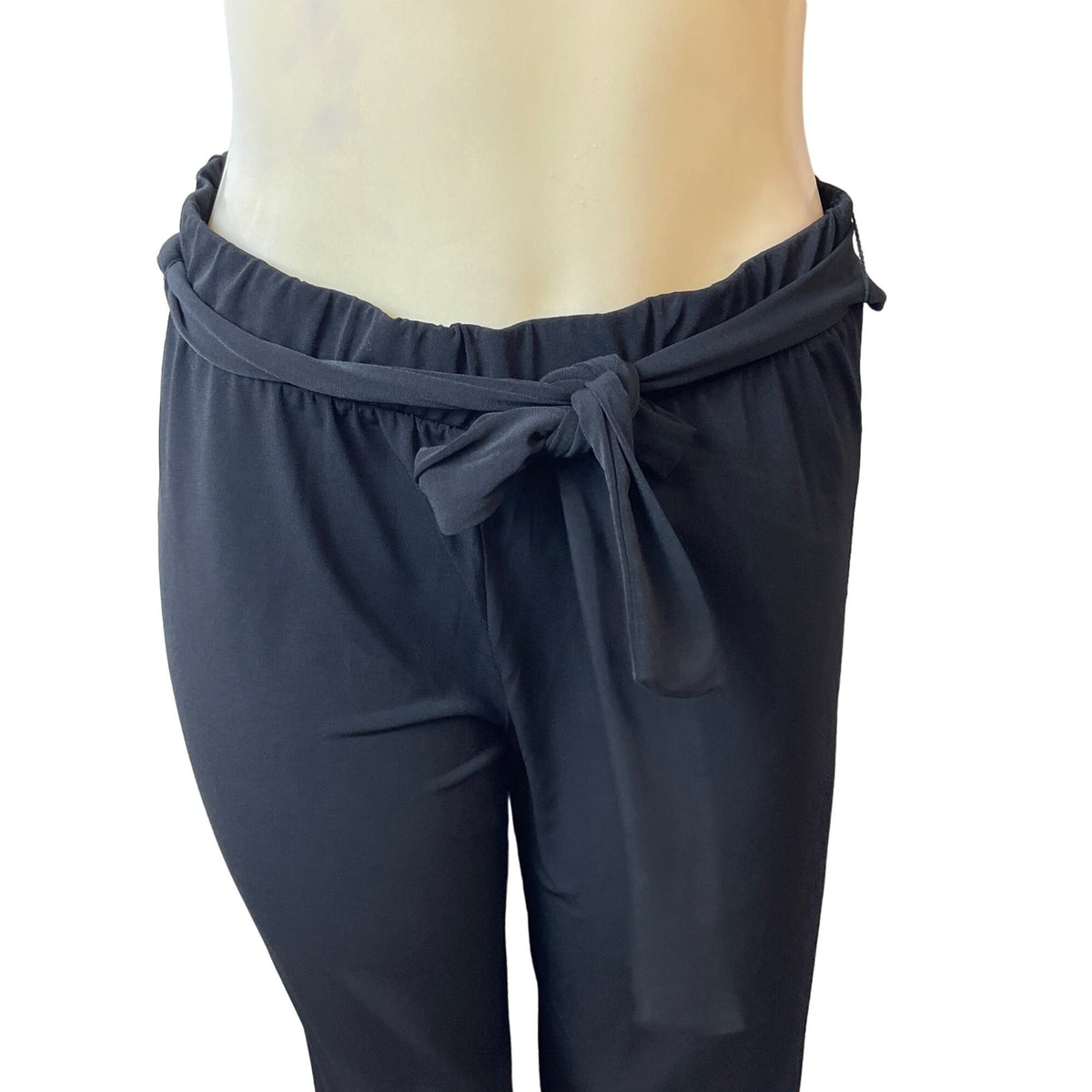 Tahari Women's Stretchable Black Poly Blend Trousers Sz M - NWT