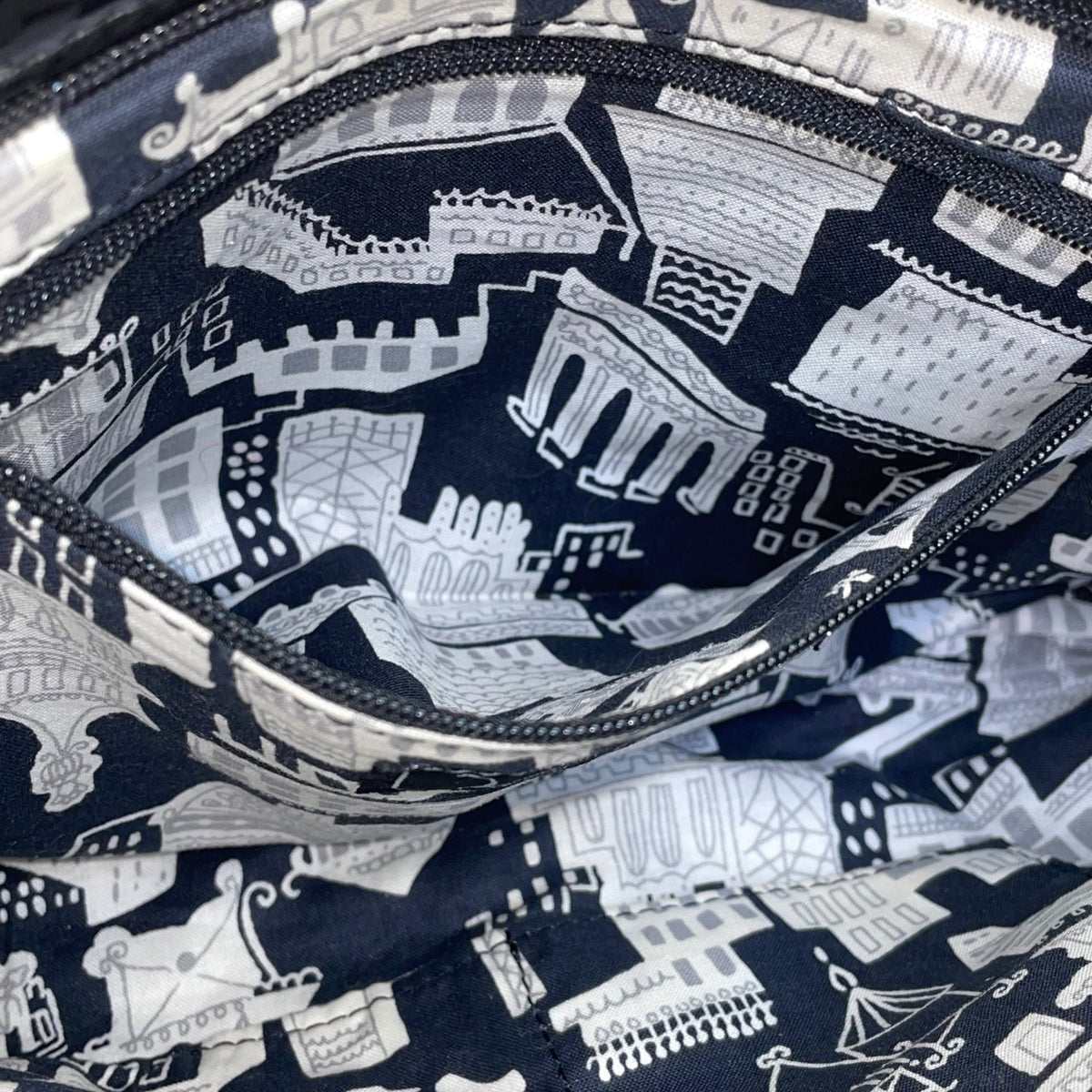 Vera Bradley Women’s Black Quilted Adjustable Strap Front Pockets Crossbody Bag