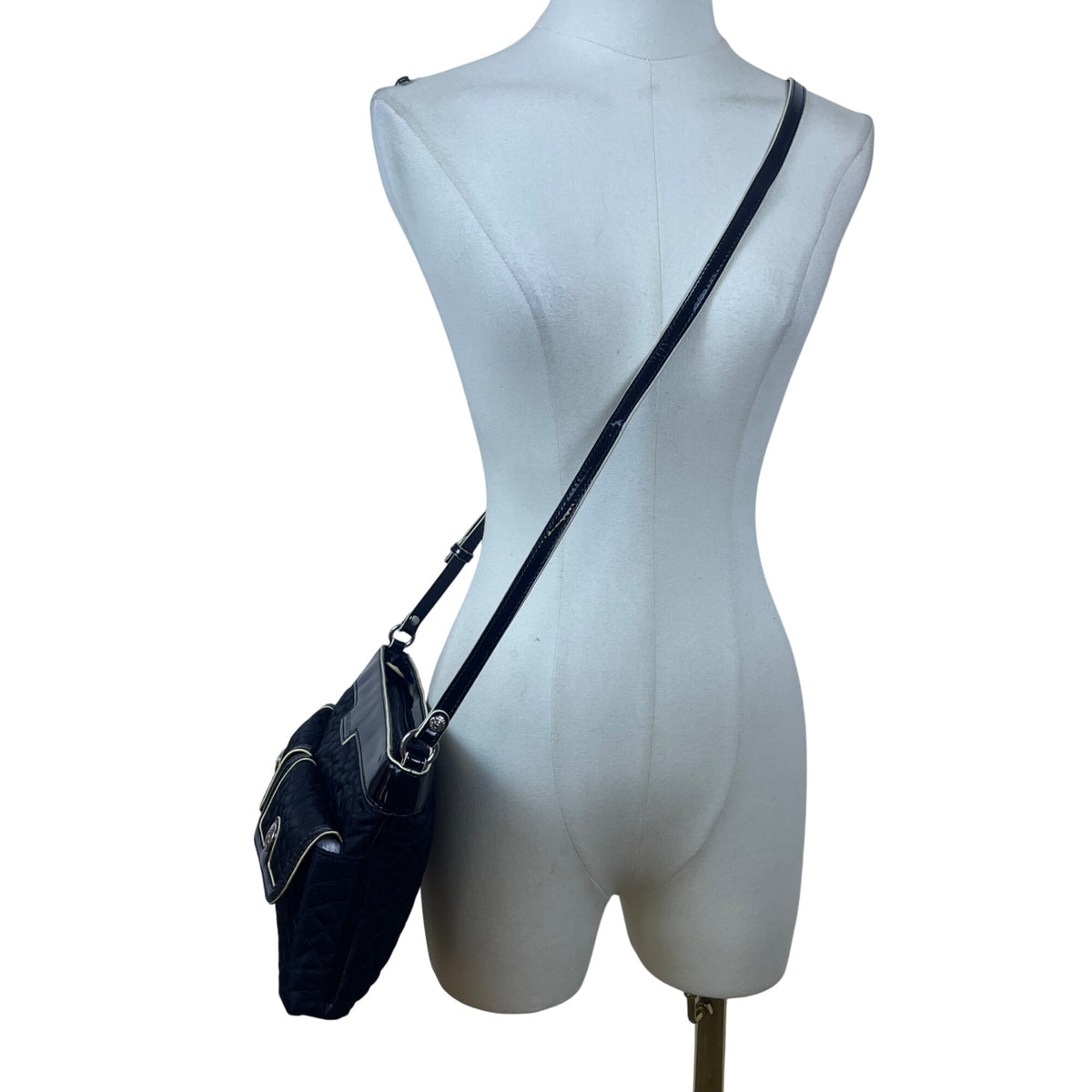 Vera Bradley Women’s Black Quilted Adjustable Strap Front Pockets Crossbody Bag