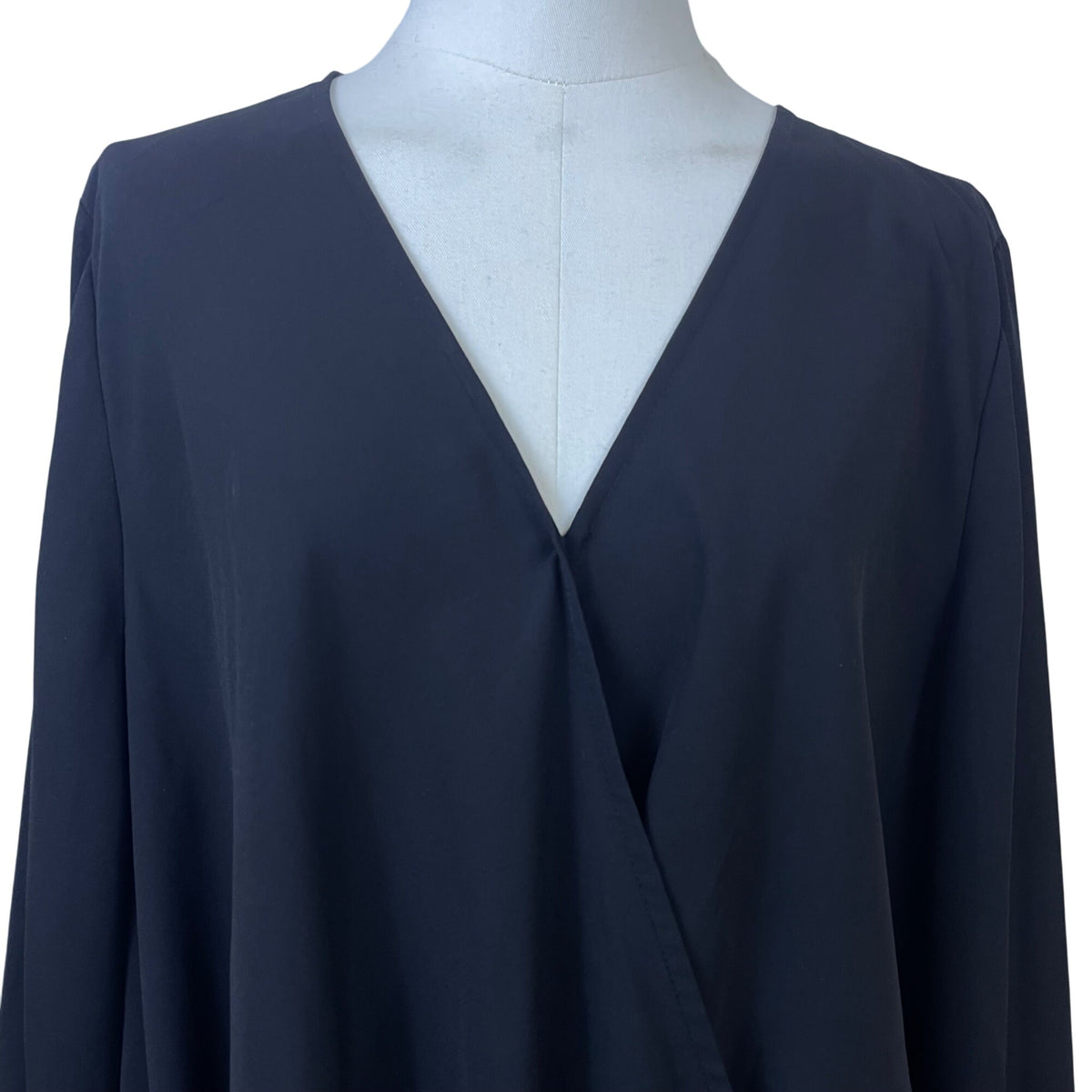 Banana Republic Women's Black Polyester V Neck Wrap Blouse Long Sleeve Size XL