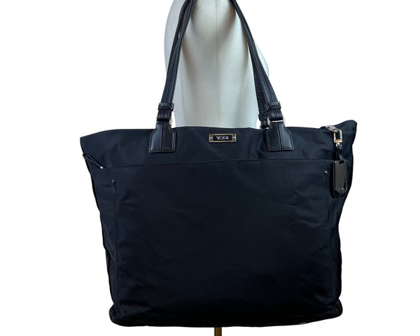 Tumi Women’s Black Nylon Zippered Pockets Travel Shoulder Bag Size L