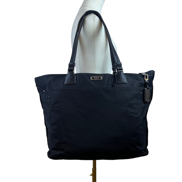 Tumi Women’s Black Nylon Zippered Pockets Travel Shoulder Bag Size L