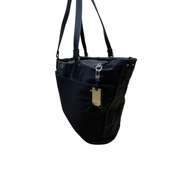 Tumi Women’s Black Nylon Zippered Pockets Travel Shoulder Bag Size L