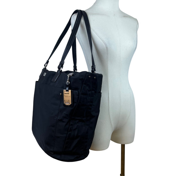 Tumi Women’s Black Nylon Zippered Pockets Travel Shoulder Bag Size L