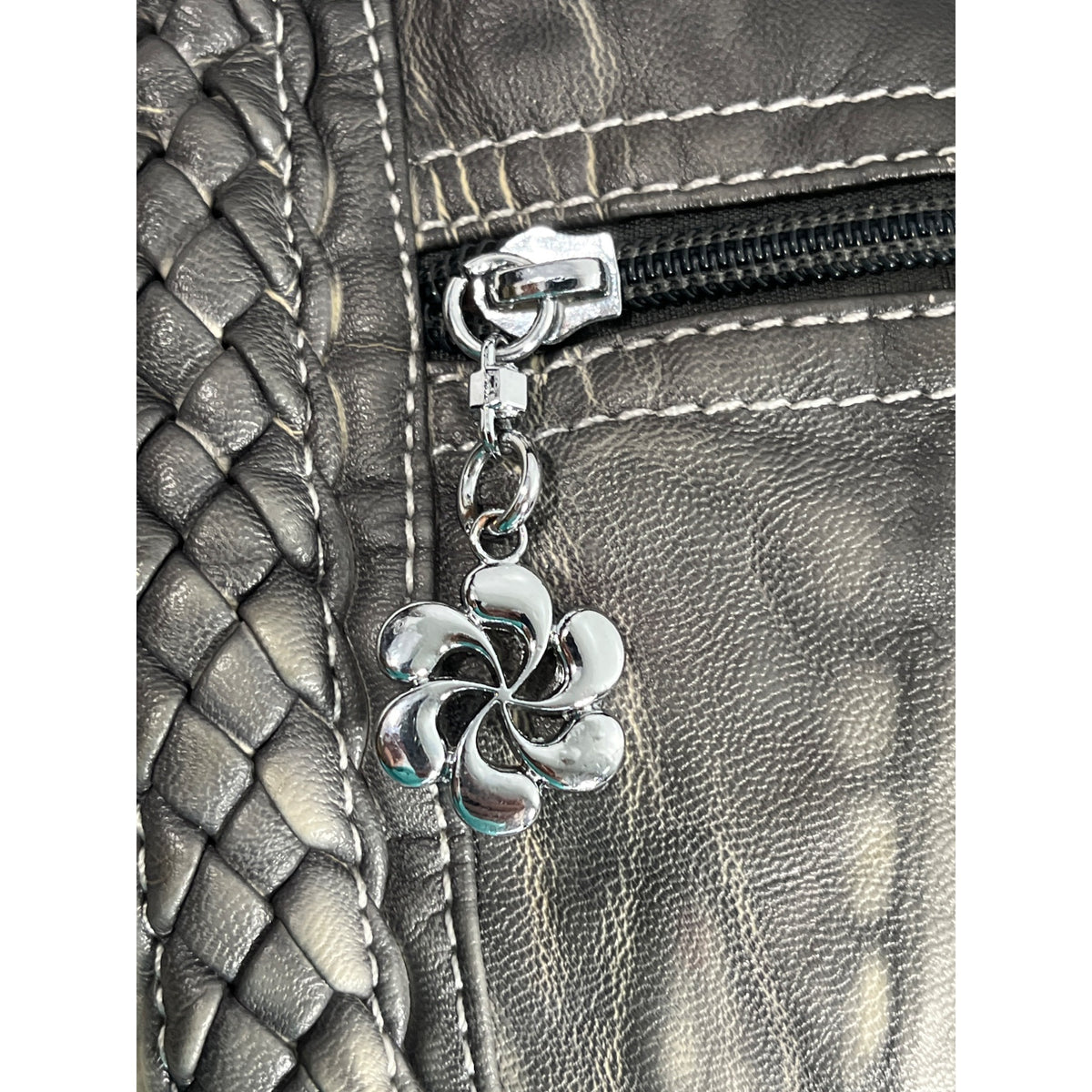 Angel Barcelo Women's Faded Gray Shoulder Bag Sz M