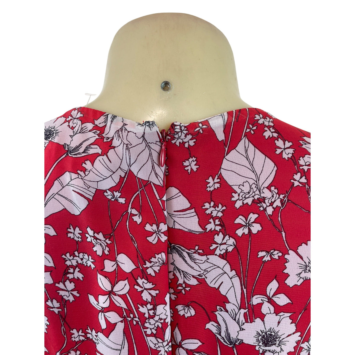 Sandra Darren  Sleeveless Red Floral Print Ruffle Dress With Tie Waist Size 8P