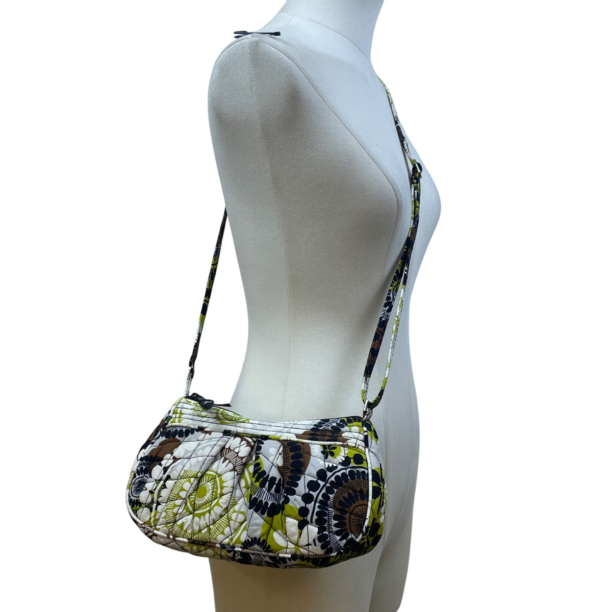 Vera Bradley Women’s Multicolor Floral Print Quilted Adjustable Strap Clutch Bag