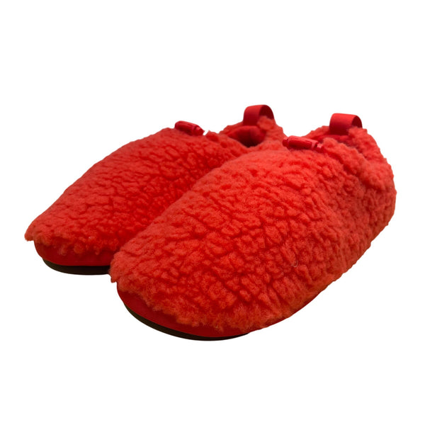 UGG Women’s Red Fleece-Lined Warm Sherpa Style Indoor Slip-On Slippers Size 6