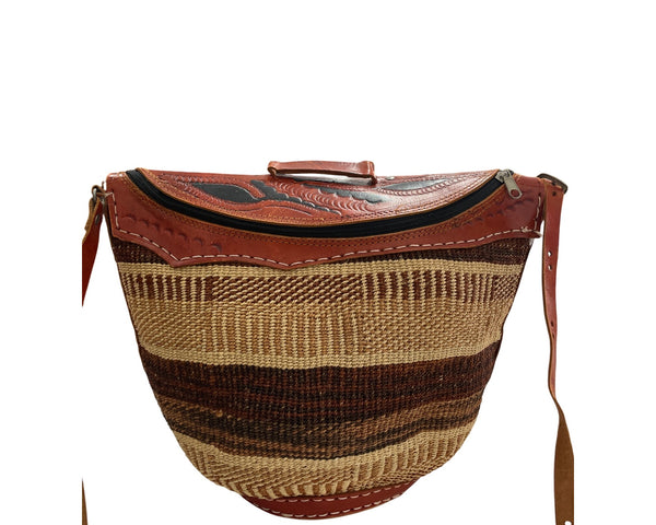 Woven Rattan & Leather Shoulder Bag With Zipper Closure And Patterned Design