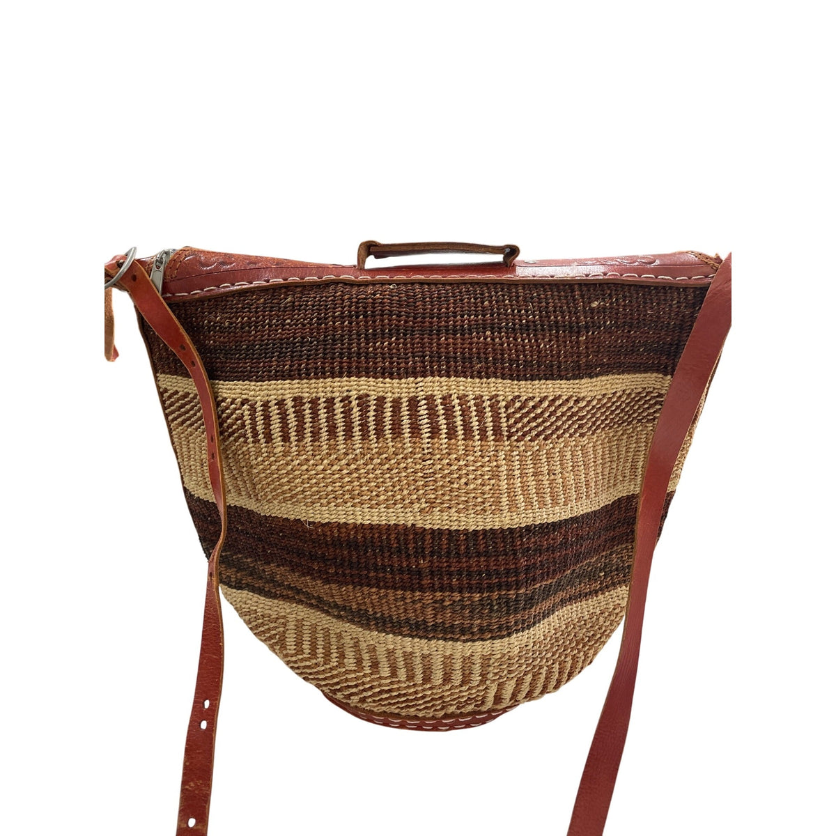 Woven Rattan & Leather Shoulder Bag With Zipper Closure And Patterned Design