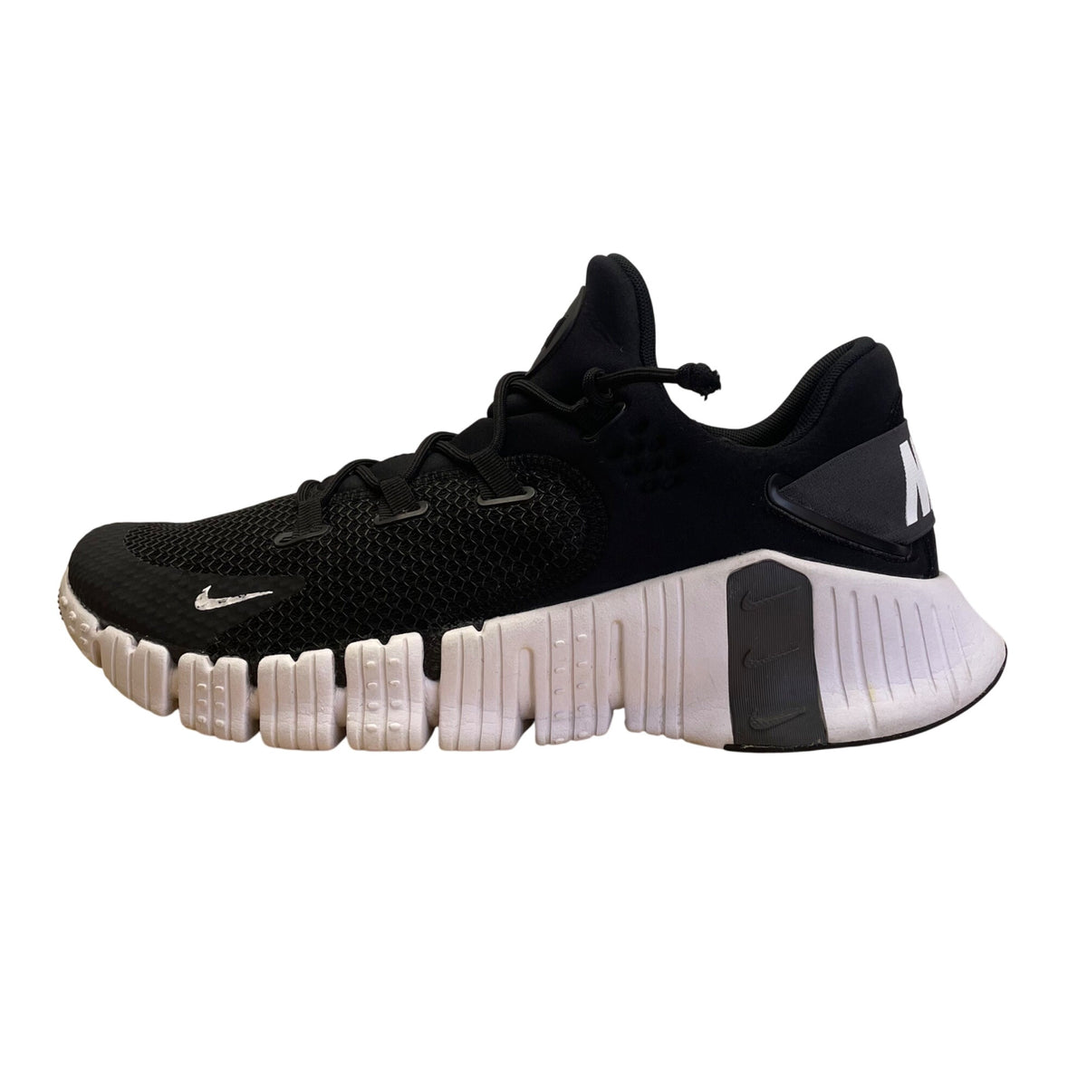 Nike Men’s Black & White Free Metcon 4 Training Sneakers Size 11.5
