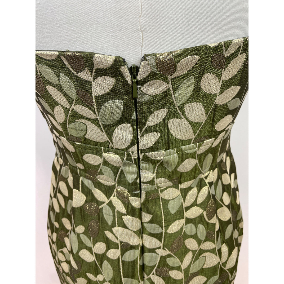 Maggy London Women’s Green & Gold Brocade Cocktail Dress Sleeveless Sz 2P - New