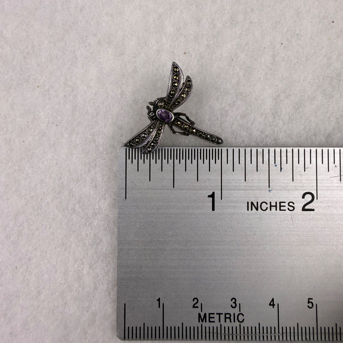 Vintage Unknown Womens Silver Tone Insect Dragonfly Brooch With Purple Stone