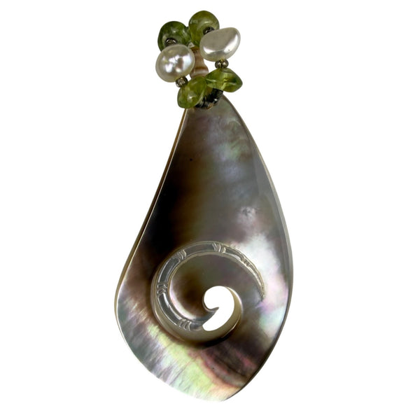 Tumata Tahiti Women’s Mother Of Pearl Pendant Fleur Green Bead Accent