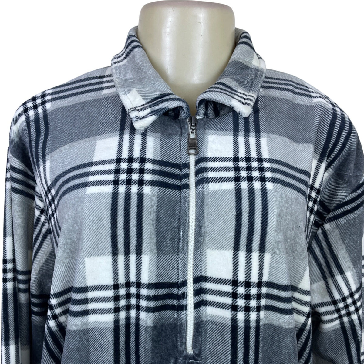 Liz Claiborne Women’s Gray/White Plaid Pullover Size L