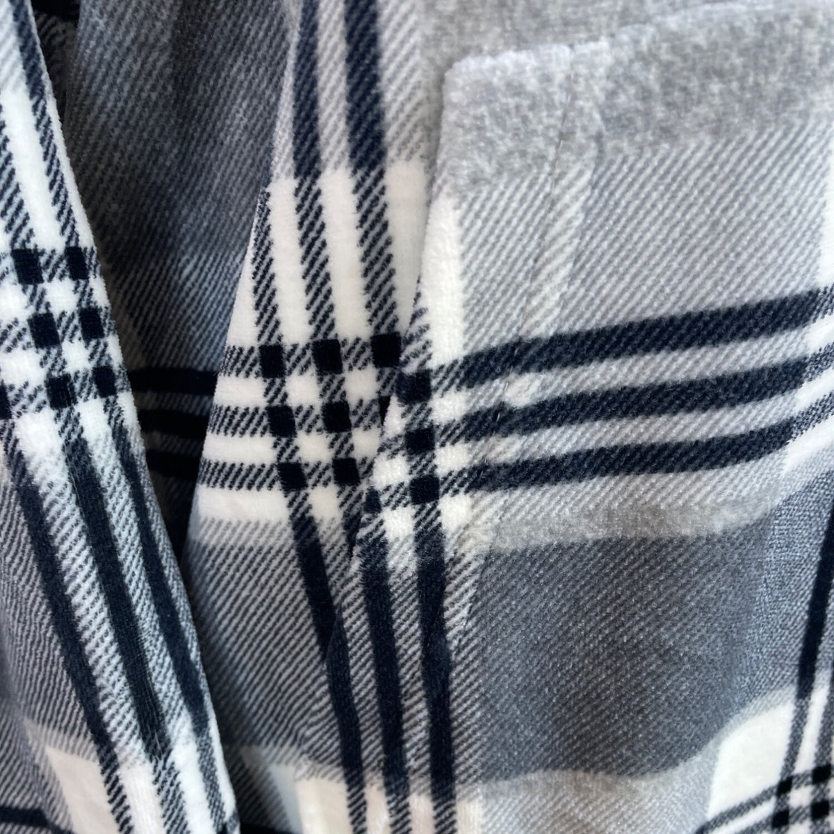 Liz Claiborne Women’s Gray/White Plaid Pullover Size L