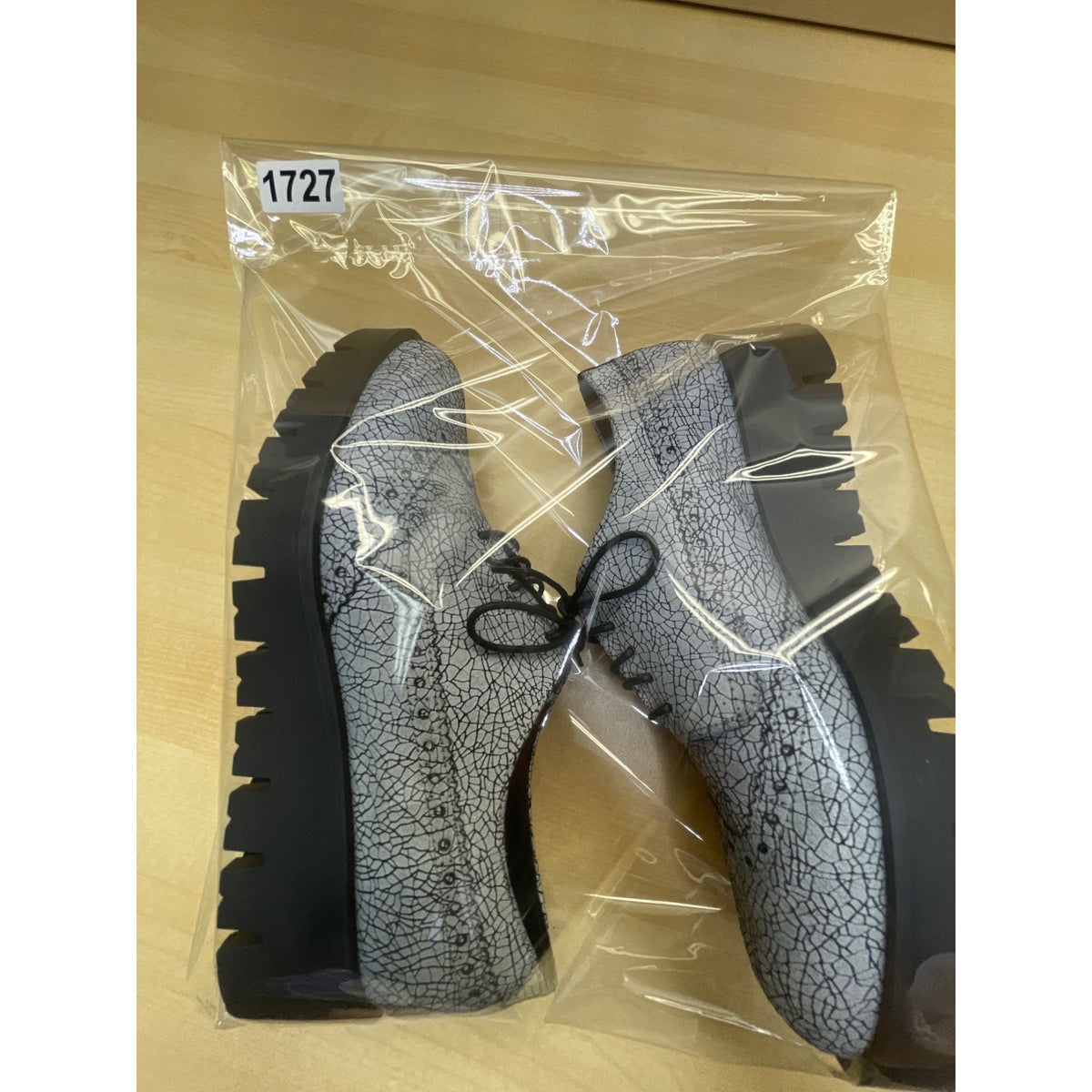 Shellys London Women’s Silver Crackle Platform Lace-Up Brogue Shoes Size 6.5US