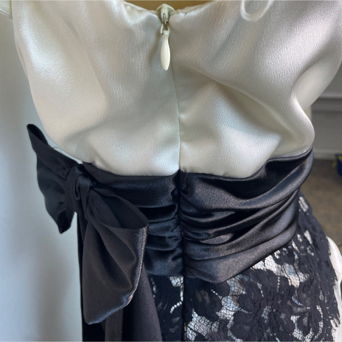 MSK Womens White Satin & Black Lace Wrap Top W/ Bow & Pleated Collar Sz S