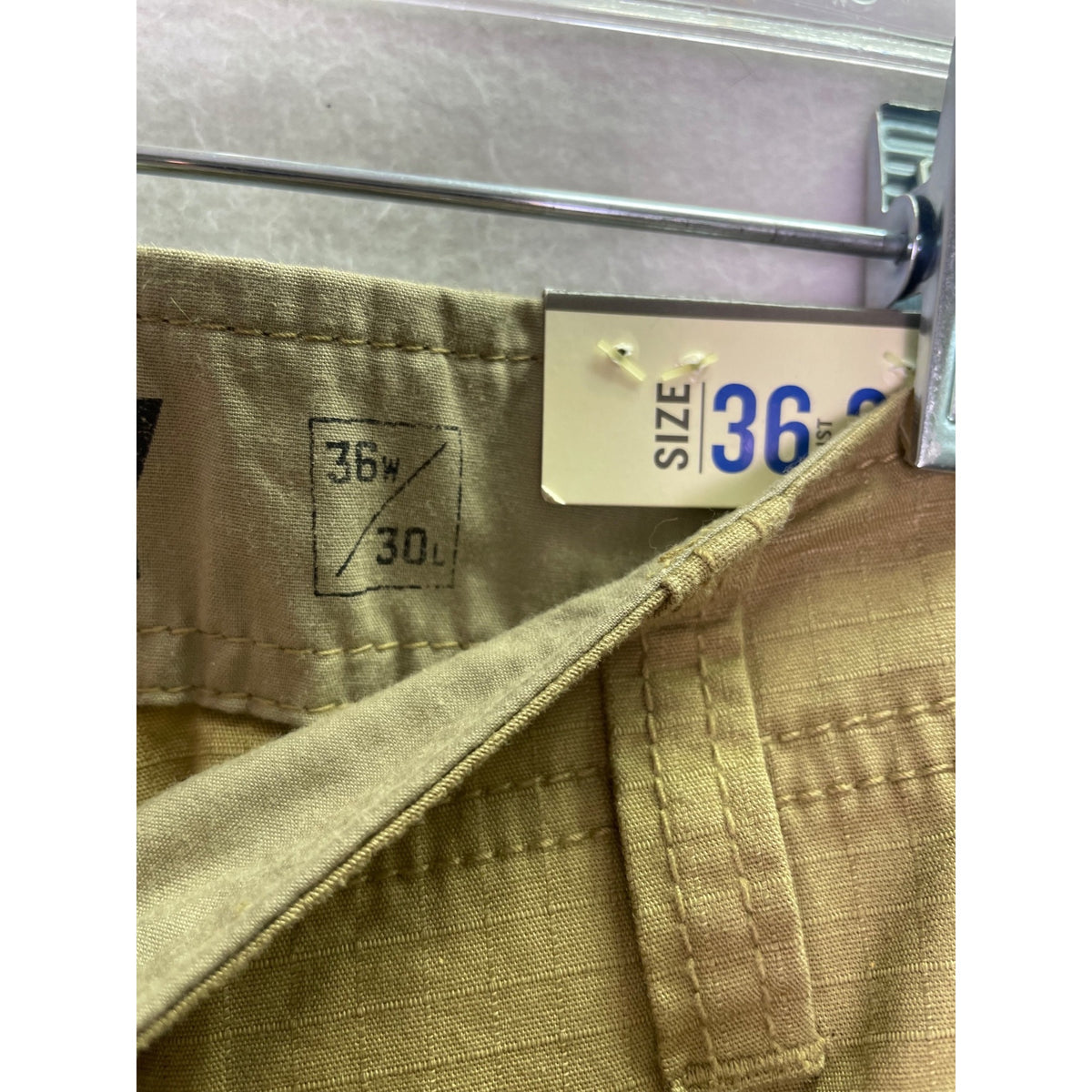 Old Navy Mens Khaki Recycled Cotton Cargo Pants 36x30 Multiple Pockets Casual Durable Lightweight