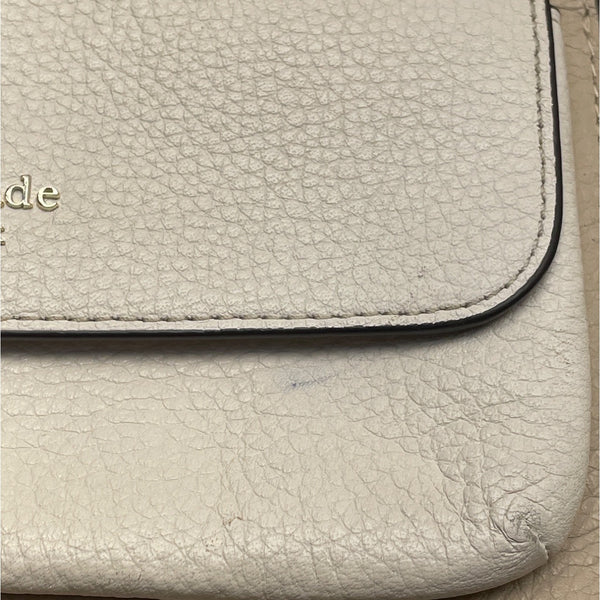 Kate Spade Beige & White Pebbled Leather Front Pocket Leila Crossbody Bag Sz S