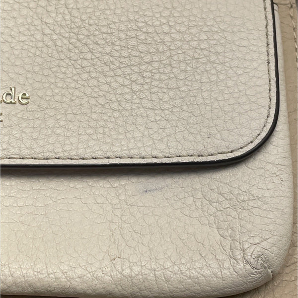 Kate Spade Beige & White Pebbled Leather Front Pocket Leila Crossbody Bag Sz S