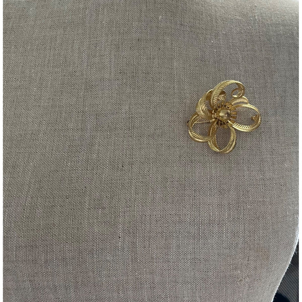 Vintage Gold-Toned Floral Pin Brooch With Leaf Detail
