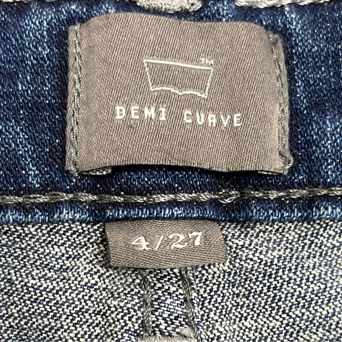 Levis Women's Demi Curve Denim Shorts Dark Wash Mid Rise Frayed Hem Size 4/27