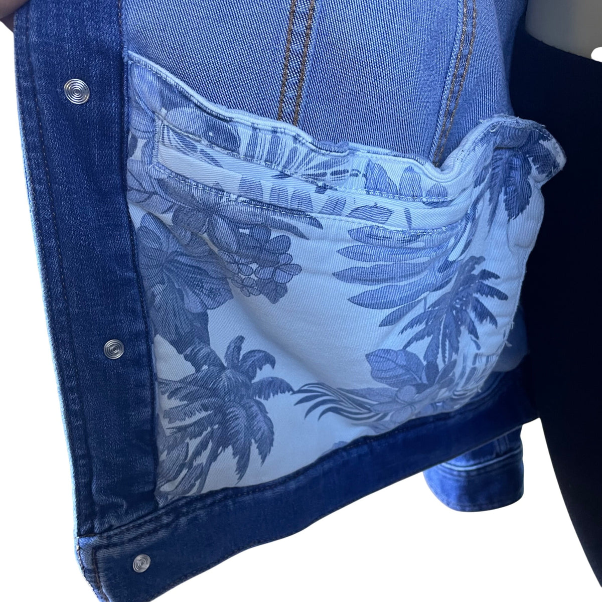 Tommy Bahama Denim Jacket Women’s Blue Button Front Long Sleeve Casual Sz XL