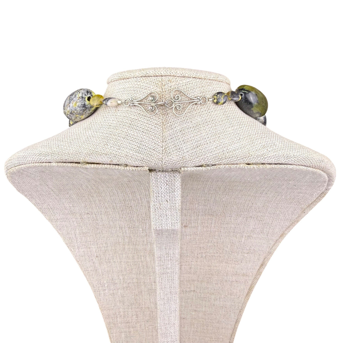 Vintage Womens Green & Black Stone Necklace With Ornate Silver Tone Clasp