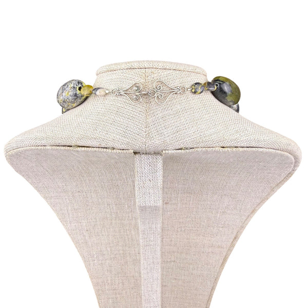 Vintage Womens Green & Black Stone Necklace With Ornate Silver Tone Clasp