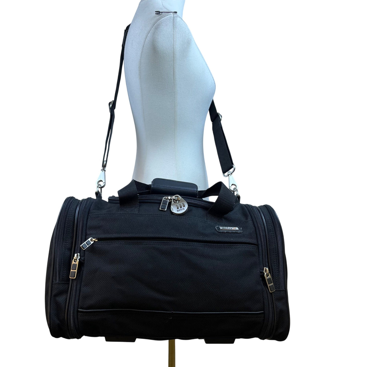 Metro XP Men’s Black Nylon Multi-Compartment Lock Secure Zip Travel Duffel Bag