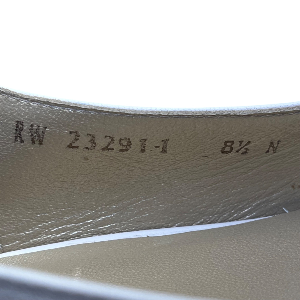 Stuart Weitzman Women’s White Leather Gold Tips Slingback Kitten Heels Size 8.5N