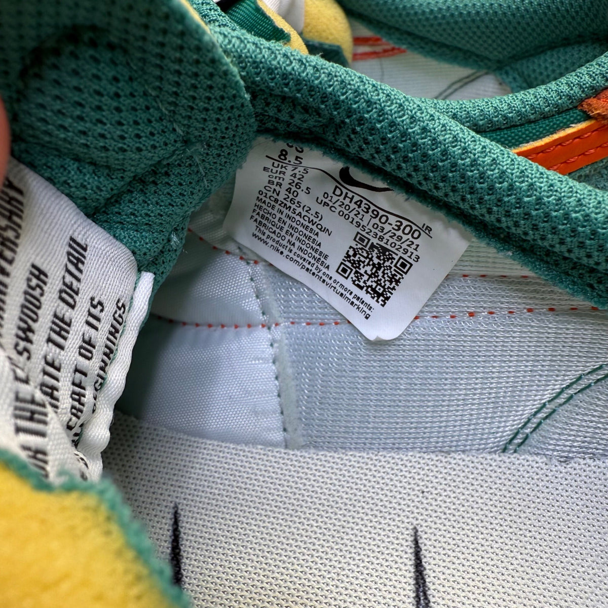 Nike Mens Green & Orange Retro Running Shoes Size 8.5 Comfortable Mesh Fabric DH4390