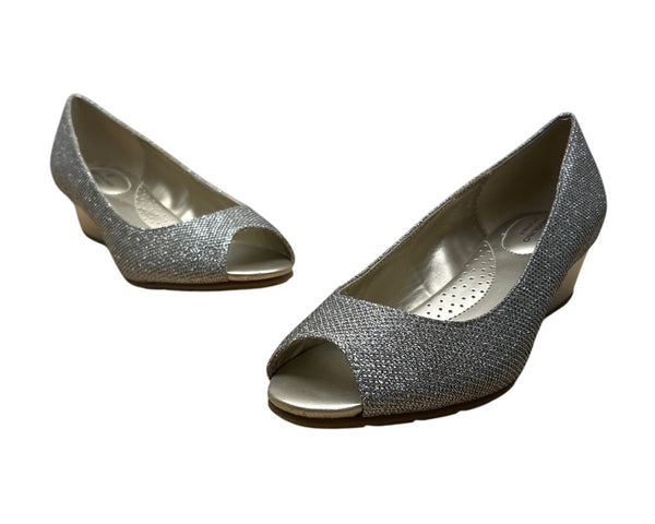 Bandolino Womens Silver Glitter Flexible Peep Toe Wedge Shoes Size 7.5M