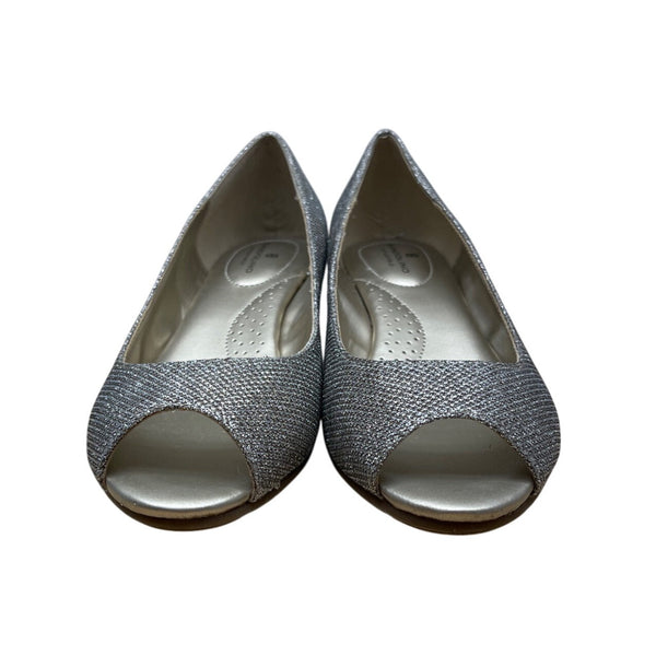 Bandolino Womens Silver Glitter Flexible Peep Toe Wedge Shoes Size 7.5M