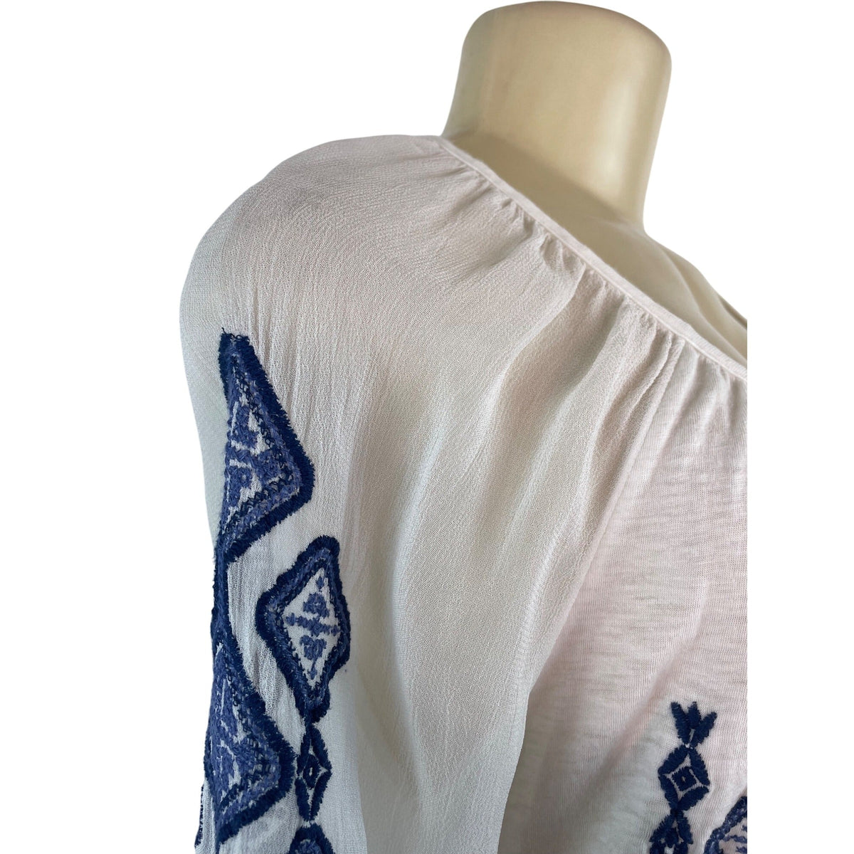 Lucky Brand Womens Boho White Blouse With Blue Embroidery & Tassel Tie Size XS
