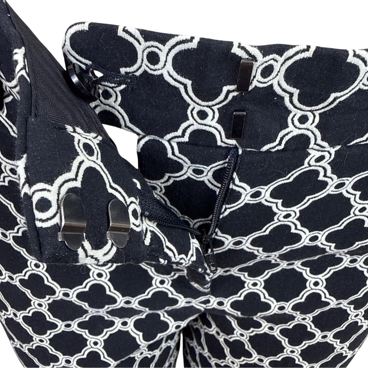 Talbots Women Black & White Geometric Print Cropped Pants With Belt Loops Sz 10P