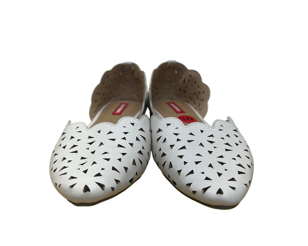 Unionbay Womens White Faux Leather Scalloped Collar Laser Cut Flats Size 10