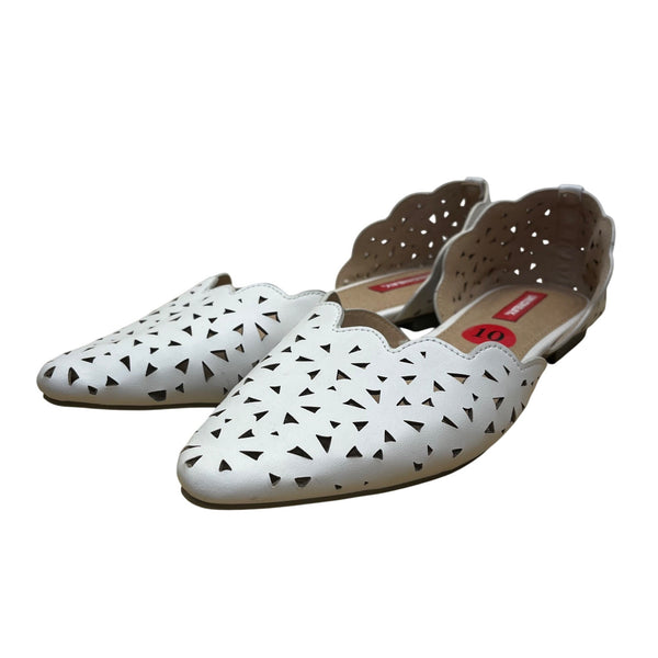 Unionbay Womens White Faux Leather Scalloped Collar Laser Cut Flats Size 10