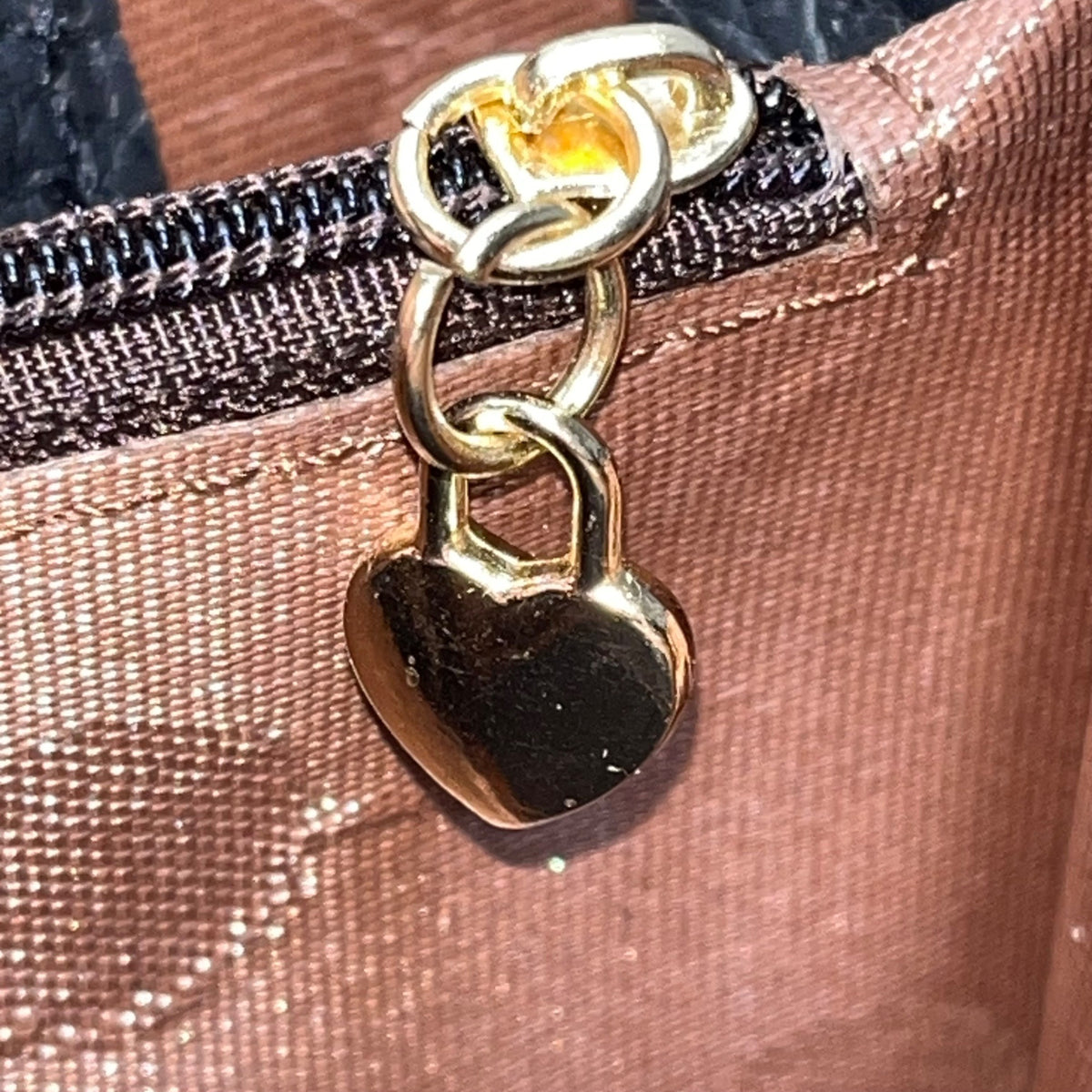 Carr Ken Women’s Black Faux Leather Metal Frame Kisslock Closure Crossbody Bag